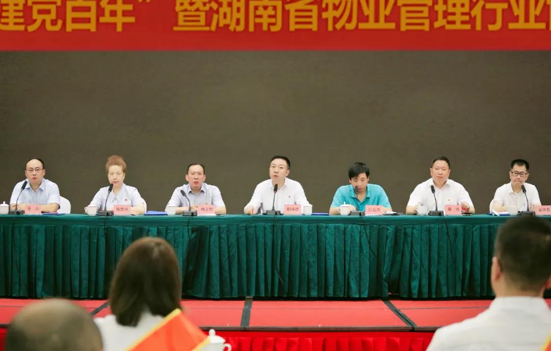 湖南保安服務,墻外高空清洗服務,湖南保利天創物業發展有限公司 湖南保安服務,墻外高空清洗服務,湖南保利天創物業發展有限公司