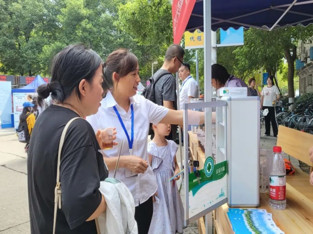 湖南保安服務(wù),墻外高空清洗服務(wù),湖南保利天創(chuàng)物業(yè)發(fā)展有限公司 湖南保安服務(wù),墻外高空清洗服務(wù),湖南保利天創(chuàng)物業(yè)發(fā)展有限公司