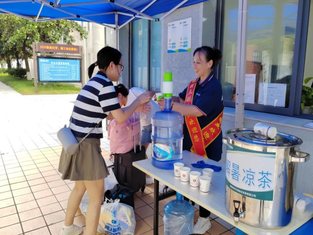 湖南保安服務(wù),墻外高空清洗服務(wù),湖南保利天創(chuàng)物業(yè)發(fā)展有限公司 湖南保安服務(wù),墻外高空清洗服務(wù),湖南保利天創(chuàng)物業(yè)發(fā)展有限公司