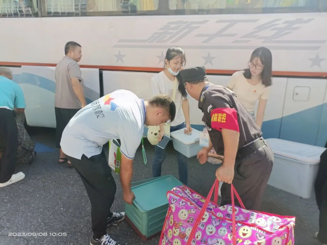 湖南保安服務(wù),墻外高空清洗服務(wù),湖南保利天創(chuàng)物業(yè)發(fā)展有限公司 湖南保安服務(wù),墻外高空清洗服務(wù),湖南保利天創(chuàng)物業(yè)發(fā)展有限公司