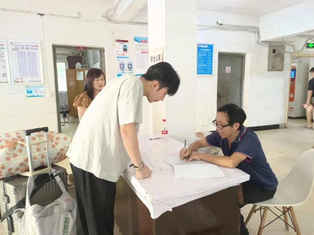 湖南保安服務(wù),墻外高空清洗服務(wù),湖南保利天創(chuàng)物業(yè)發(fā)展有限公司 湖南保安服務(wù),墻外高空清洗服務(wù),湖南保利天創(chuàng)物業(yè)發(fā)展有限公司