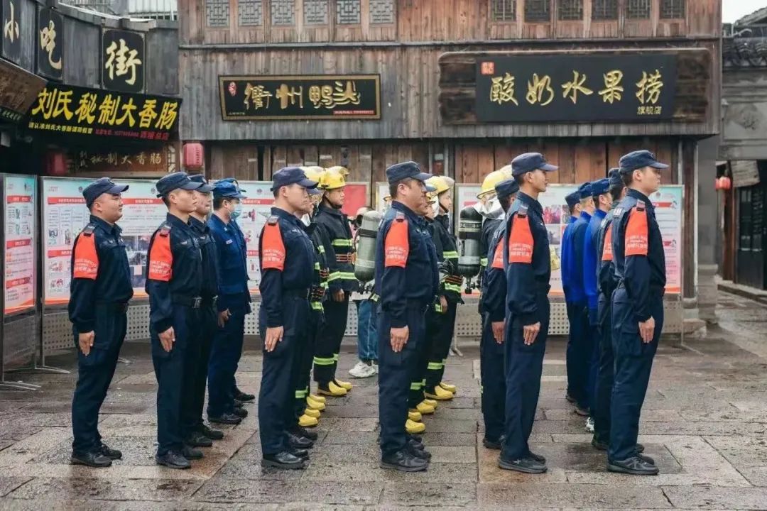 湖南保安服務,墻外高空清洗服務,湖南保利天創物業發展有限公司 湖南保安服務,墻外高空清洗服務,湖南保利天創物業發展有限公司
