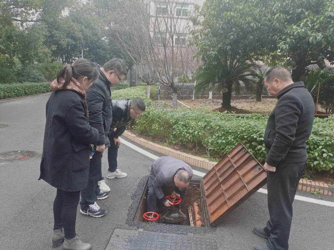 湖南保安服務,墻外高空清洗服務,湖南保利天創(chuàng)物業(yè)發(fā)展有限公司