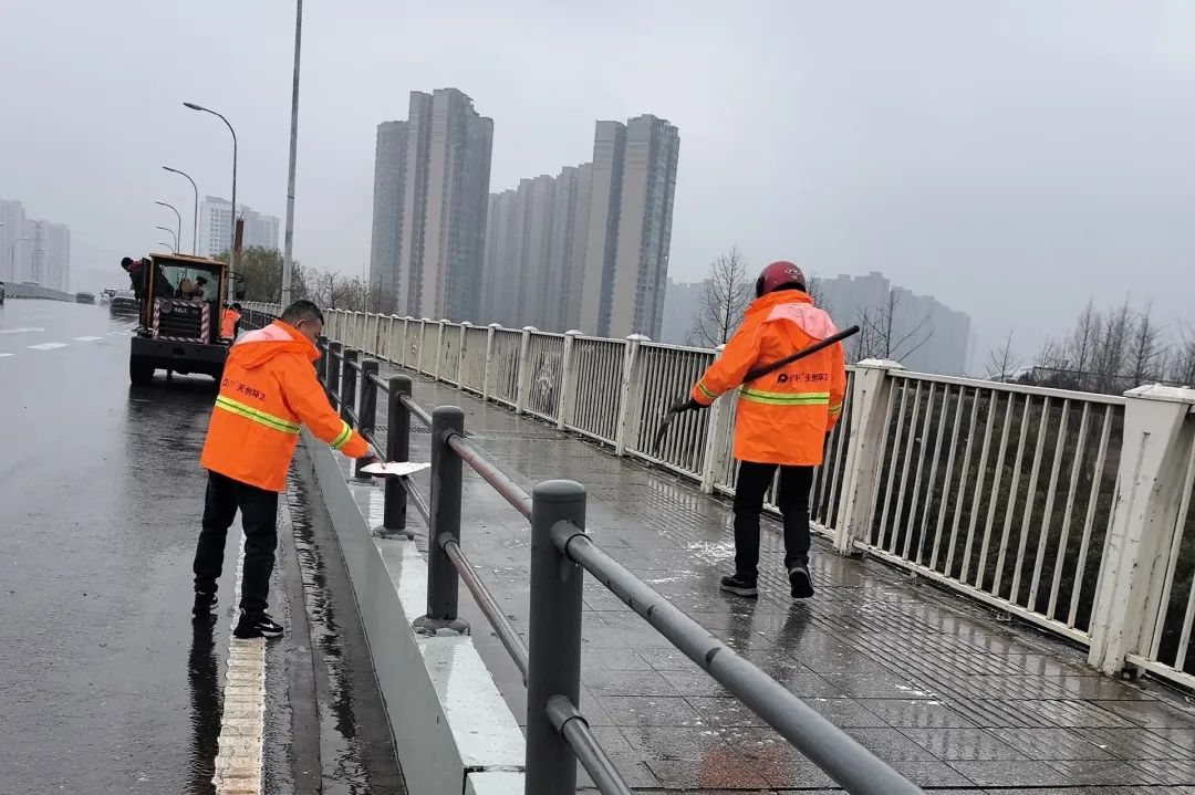 湖南保安服務,墻外高空清洗服務,湖南保利天創(chuàng)物業(yè)發(fā)展有限公司