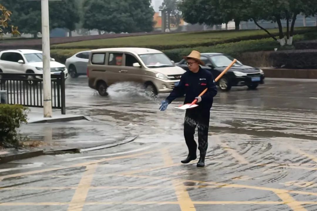 湖南保安服務,墻外高空清洗服務,湖南保利天創(chuàng)物業(yè)發(fā)展有限公司
