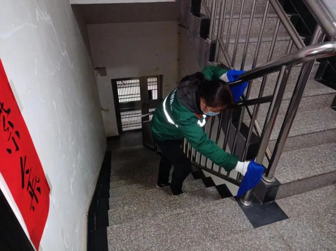 湖南保安服務,墻外高空清洗服務,湖南保利天創(chuàng)物業(yè)發(fā)展有限公司