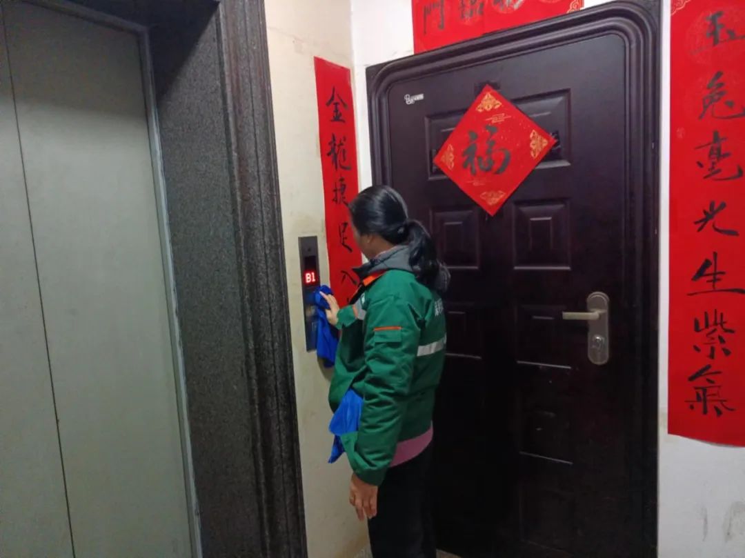 湖南保安服務,墻外高空清洗服務,湖南保利天創(chuàng)物業(yè)發(fā)展有限公司