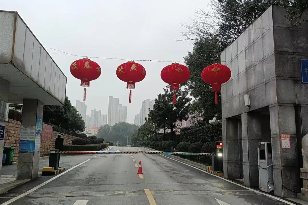 湖南保安服務,墻外高空清洗服務,湖南保利天創(chuàng)物業(yè)發(fā)展有限公司