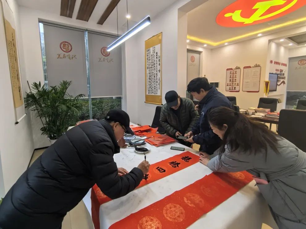 湖南保安服務,墻外高空清洗服務,湖南保利天創(chuàng)物業(yè)發(fā)展有限公司