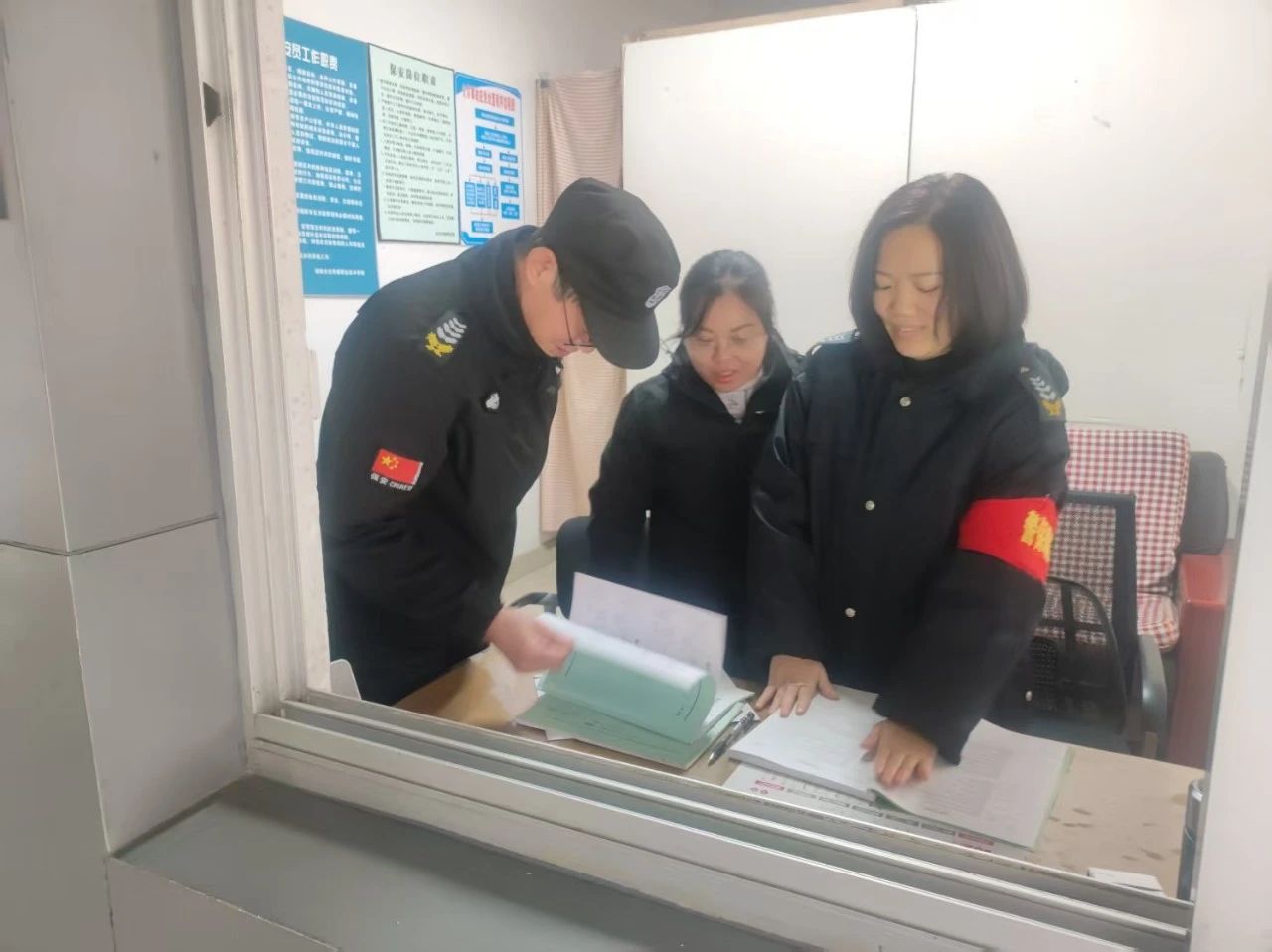 湖南保安服務,墻外高空清洗服務,湖南保利天創物業發展有限公司 湖南保安服務,墻外高空清洗服務,湖南保利天創物業發展有限公司