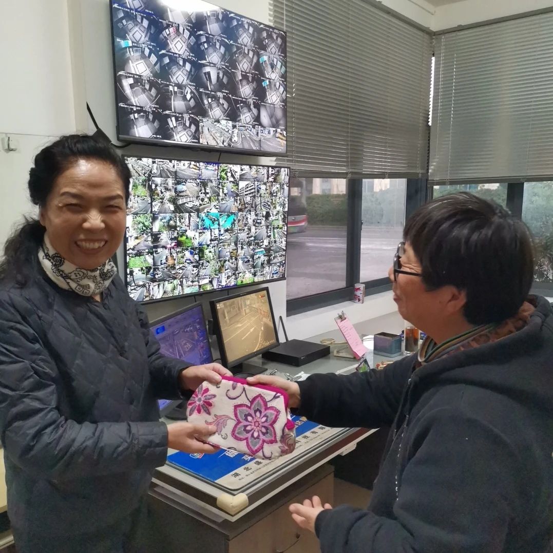 湖南保安服務(wù),墻外高空清洗服務(wù),湖南保利天創(chuàng)物業(yè)發(fā)展有限公司