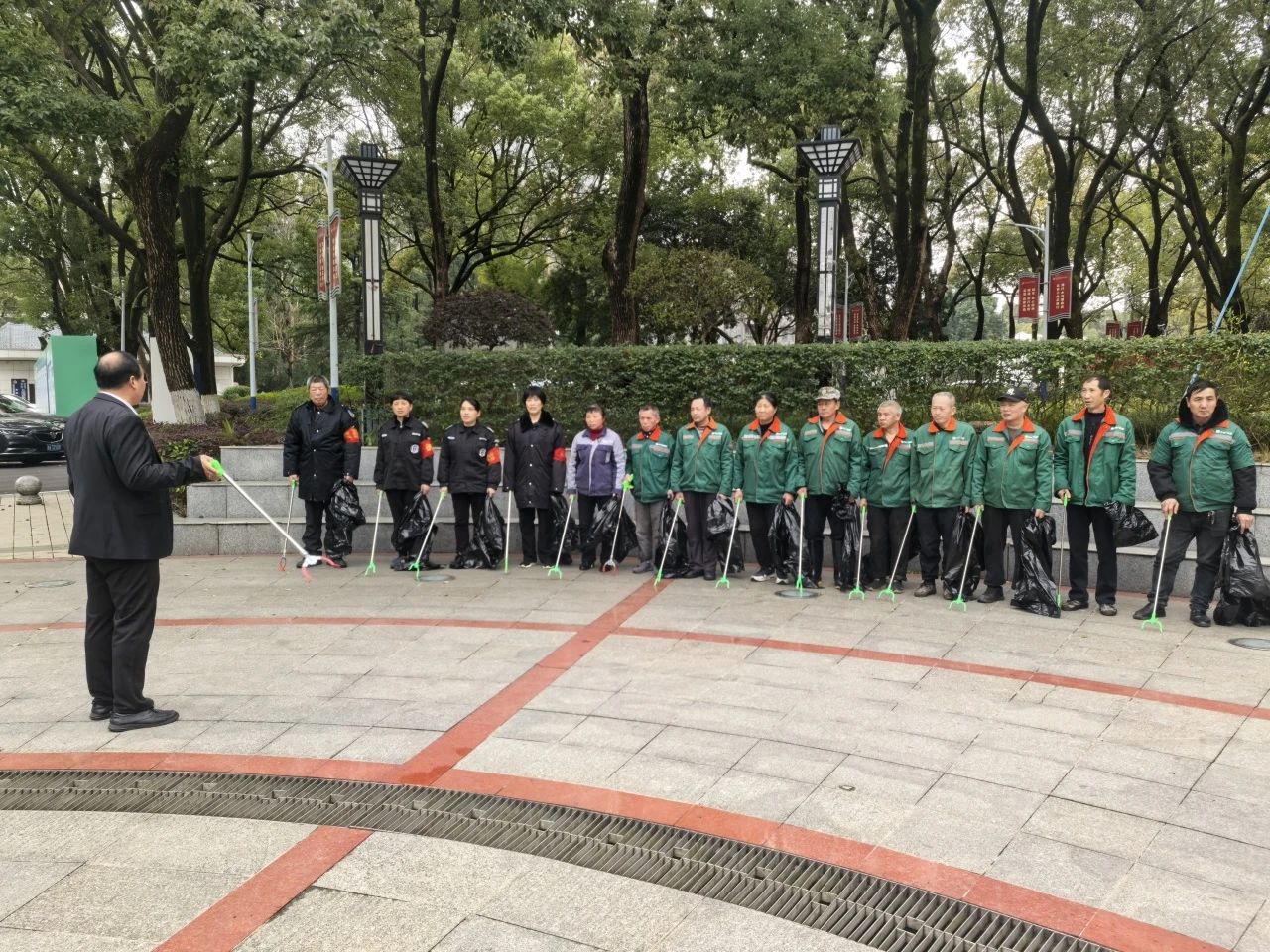 湖南保安服務(wù),墻外高空清洗服務(wù),湖南保利天創(chuàng)物業(yè)發(fā)展有限公司