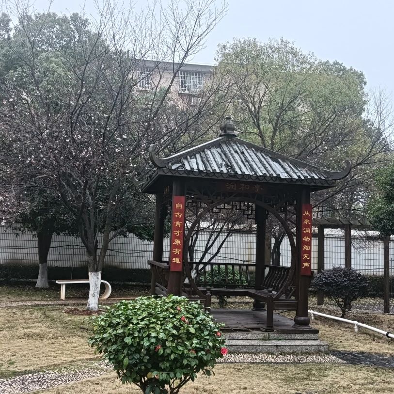 湖南保安服務(wù),墻外高空清洗服務(wù),湖南保利天創(chuàng)物業(yè)發(fā)展有限公司