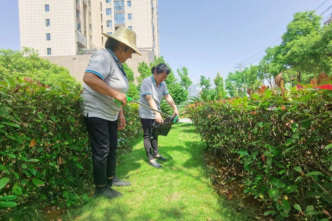 湖南保安服務(wù),墻外高空清洗服務(wù),湖南保利天創(chuàng)物業(yè)發(fā)展有限公司